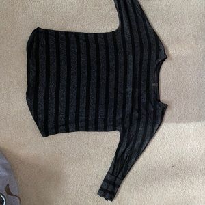 Scooped neck with 3/4 sleeves soft top.